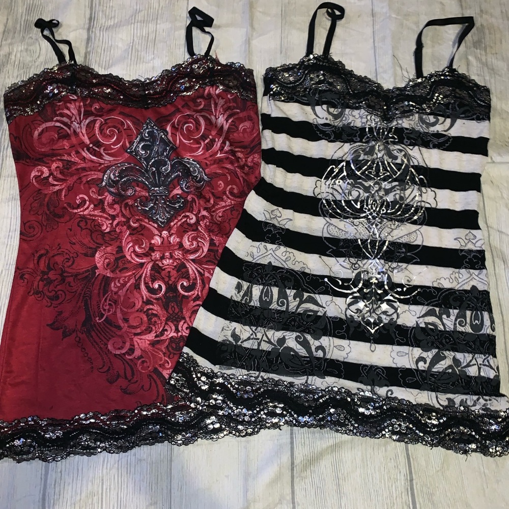 2 small Maurice’s never worn tanks.